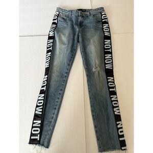 Kut from the Kloth  women's size 0 raw edge tapered leg jeans